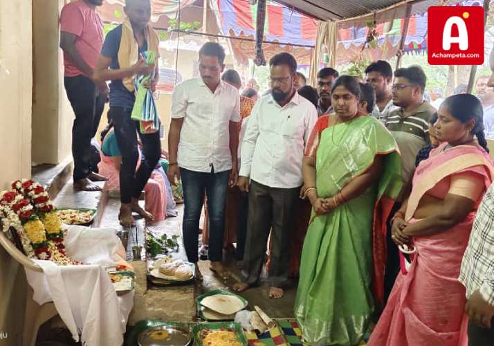 దశదినకర్మలో పాల్గొని కుటుంబానికి అండగా నిలిచిన డాక్టర్ అనురాధ...