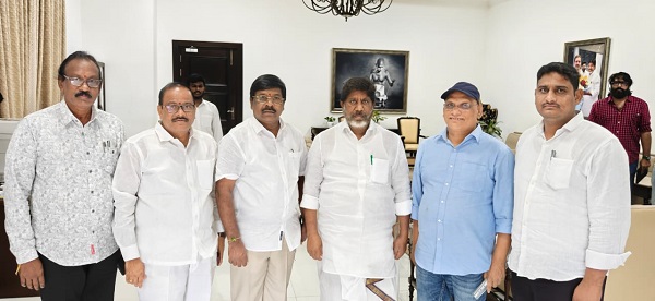 ఉప ముఖ్యమంత్రి శ్రీ భట్టి విక్రమార్క గారిని కలిసిన..అచ్చంపేట ఎమ్మెల్యే డా చిక్కుడు వంశీకృష్ణ