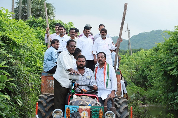 ఎర్రుపాలెం మండలం మామునూరు గ్రామ పరిధిలోని వినీద్రమ్మ చెరువును ప్రత్యక్షంగా పరిశీలించిన డిప్
