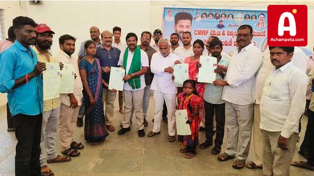 చెంచు మహిళలకు ఇందిరమ్మ ఇండ్ల పట్టాలను అందజేసిన ఎమ్మెల్యే గారు..